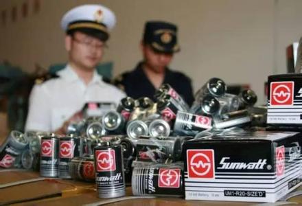 海關(guān)總署公告2015年第51號(hào)（關(guān)于暫停收取海關(guān)知識(shí)產(chǎn)權(quán)備案費(fèi)的公告）