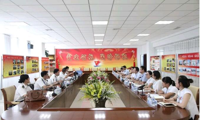 海關(guān)領(lǐng)導(dǎo)蒞臨集團公司進行“海關(guān)AEO高級認(rèn)證”現(xiàn)場復(fù)審